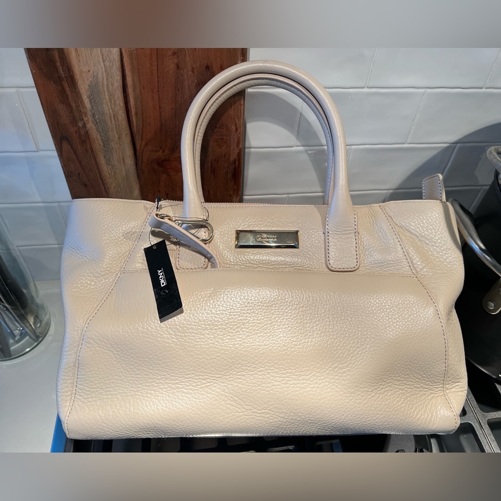 DKNY NWT Unused Sand/Cream Soft Ego Leather Pebbled Satchel/Crossbody Large
